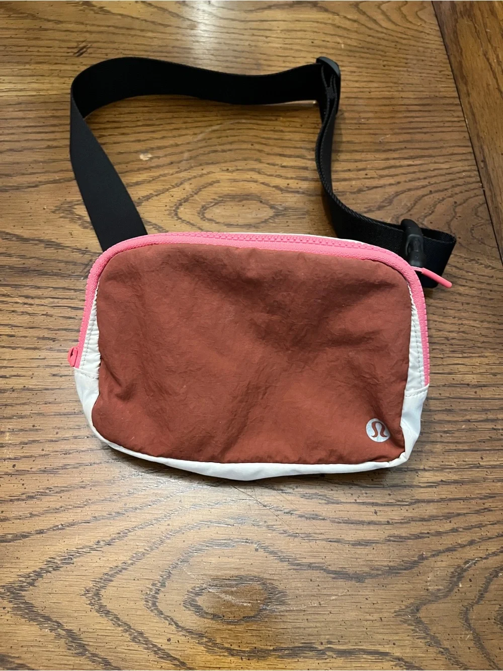 dark brown lululemon belt bag Athletica Everywhere Java Keep them close in this versatile belt bag that helps you get out the door and on to your next adventure. lululemon Everywhere Belt Bag, Dark